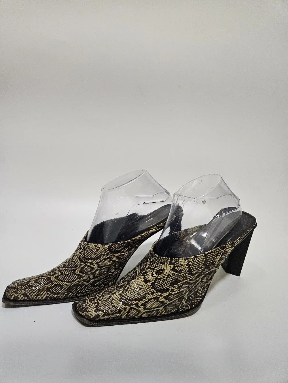 bebe Womens Snakeskin print Pumps 9.5M Block Heel Square Toe made in spain